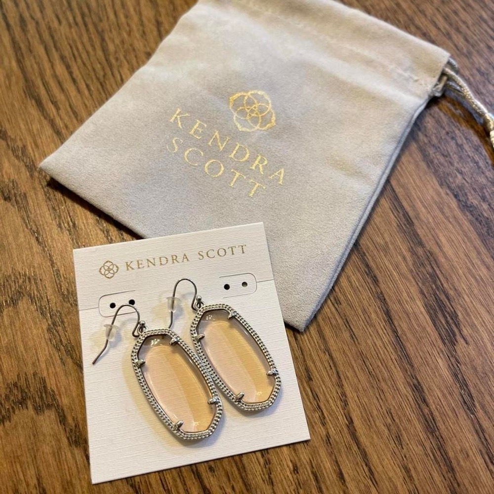 Kendra Scott Peachy Tan Oval Earrings